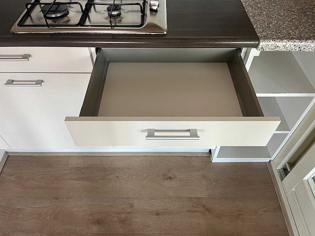 Keuken met zanussi apparatuur - afbeelding 9 van  20