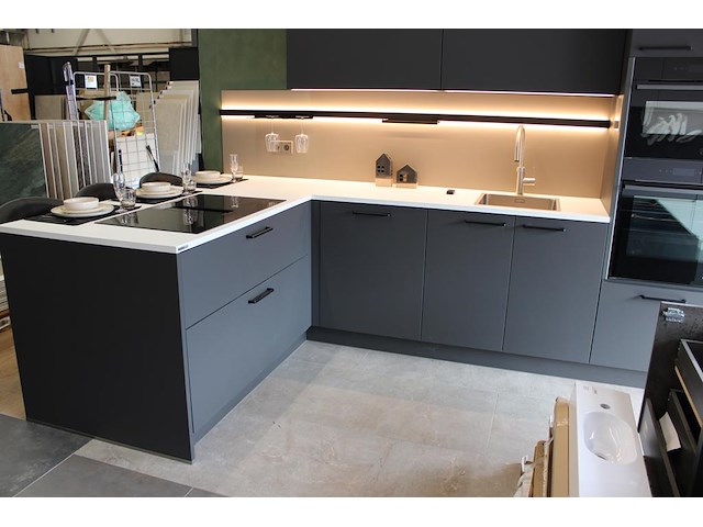 Keuken opstelling nolte in l -vorm met luxe inbouwapparatuur - afbeelding 6 van  12