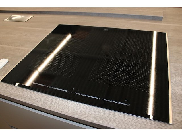 Keuken opstelling nolte met wand en eiland en inbouwapparatuur - afbeelding 2 van  12