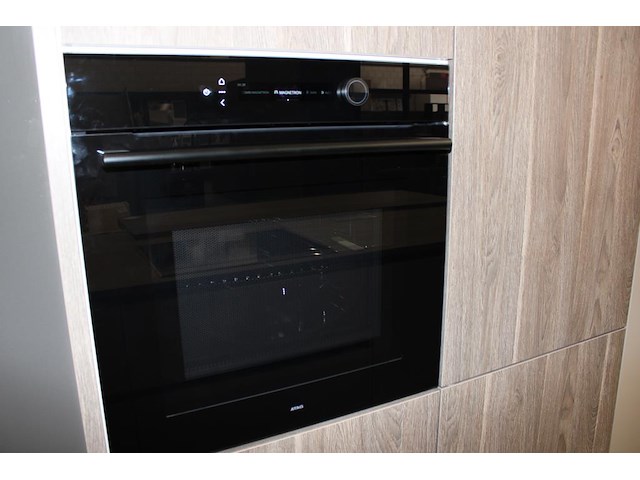 Keuken opstelling nolte met wand en eiland en inbouwapparatuur - afbeelding 7 van  12
