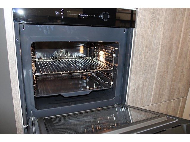 Keuken opstelling nolte met wand en eiland en inbouwapparatuur - afbeelding 8 van  12