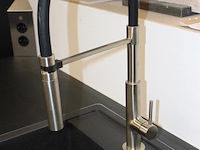 Keuken opstelling nolte met wand en eiland en luxe inbouwapparatuur - afbeelding 4 van  13