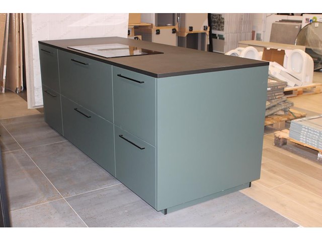 Keuken opstelling nolte met wand en eiland en luxe inbouwapparatuur - afbeelding 6 van  13