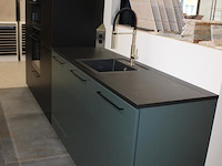 Keuken opstelling nolte met wand en eiland en luxe inbouwapparatuur - afbeelding 8 van  13