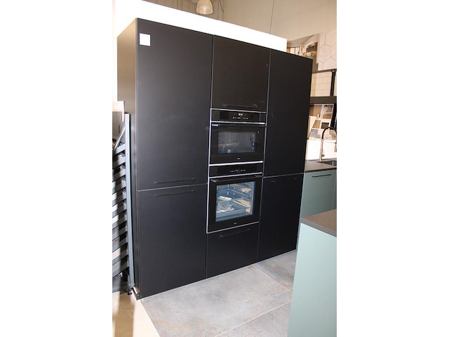 Keuken opstelling nolte met wand en eiland en luxe inbouwapparatuur - afbeelding 9 van  13