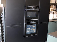Keuken opstelling nolte met wand en eiland en luxe inbouwapparatuur - afbeelding 9 van  13