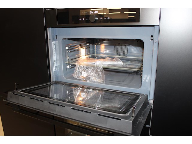 Keuken opstelling nolte met wand en eiland en luxe inbouwapparatuur - afbeelding 12 van  13