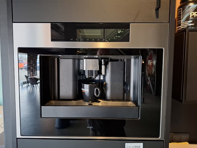 Keuken v.v. divers inbouwapparatuur - afbeelding 24 van  25