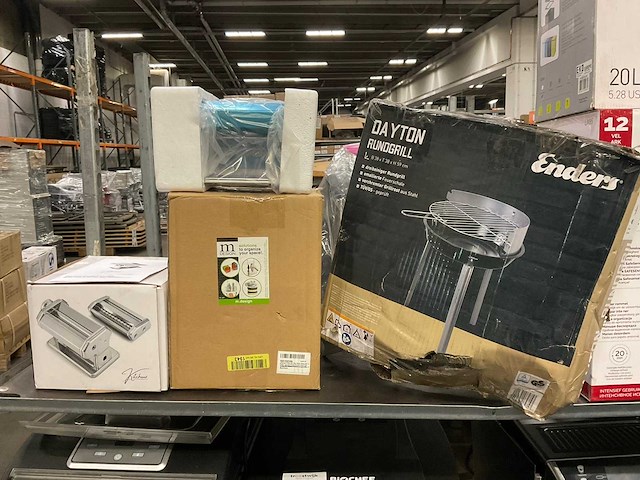 Keukenapparatuur en divers - afbeelding 1 van  7