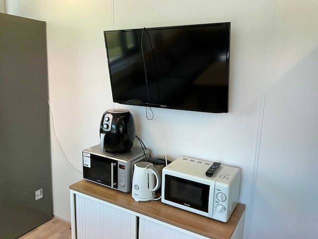 Keukenapparatuur en samsung televisie - afbeelding 1 van  7