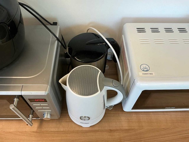 Keukenapparatuur en samsung televisie - afbeelding 4 van  7