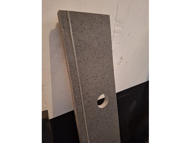 Keukenblad - ca. 132x60x4 cm - afbeelding 2 van  3