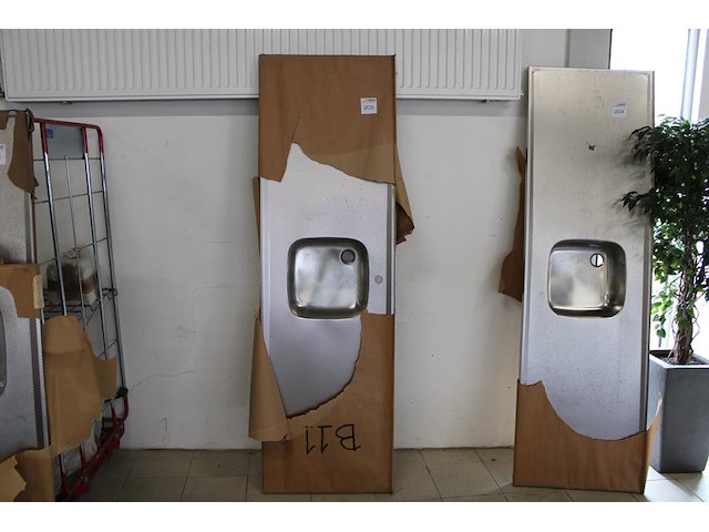 Keukenblad met gootsteen. afmeting 200 x 60 cm. - afbeelding 1 van  2