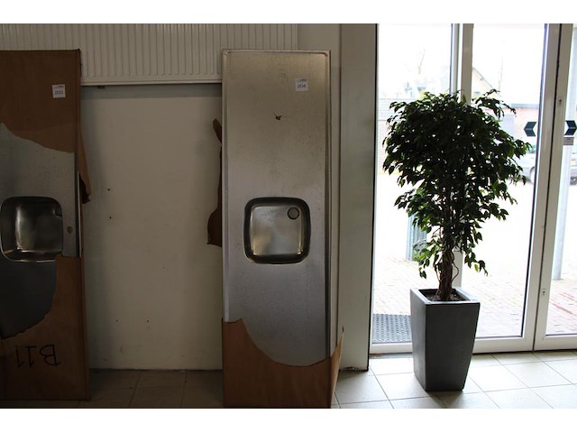 Keukenblad met gootsteen. afmeting 200 x 60 cm. - afbeelding 1 van  2