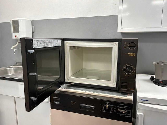 Keukenblok, magnatron, vaatwasser en koelkast (4x) - afbeelding 3 van  10