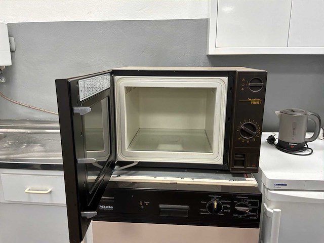 Keukenblok, magnatron, vaatwasser en koelkast (4x) - afbeelding 4 van  10