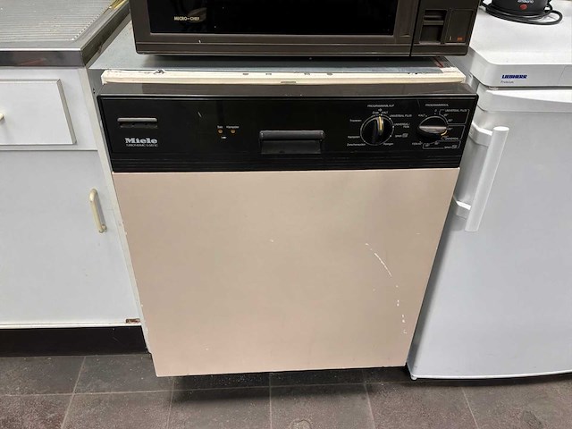 Keukenblok, magnatron, vaatwasser en koelkast (4x) - afbeelding 5 van  10