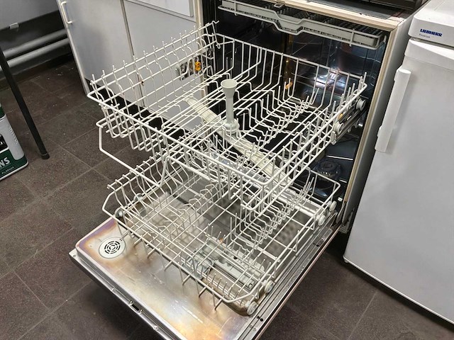 Keukenblok, magnatron, vaatwasser en koelkast (4x) - afbeelding 6 van  10