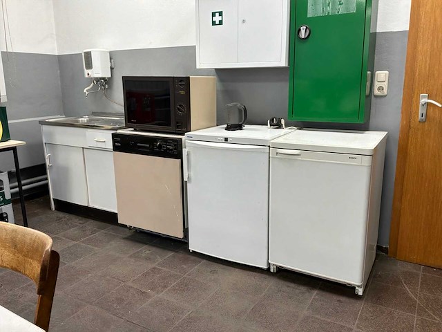 Keukenblok, magnatron, vaatwasser en koelkast (4x) - afbeelding 7 van  10