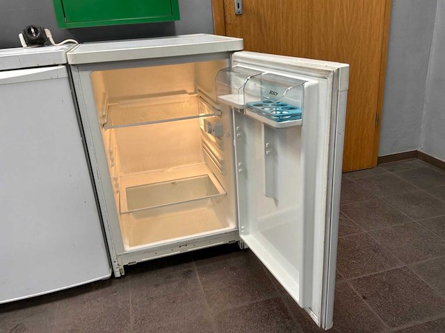 Keukenblok, magnatron, vaatwasser en koelkast (4x) - afbeelding 8 van  10