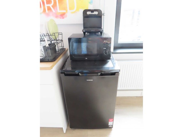 Keukenblok met apparatuur - afbeelding 2 van  6