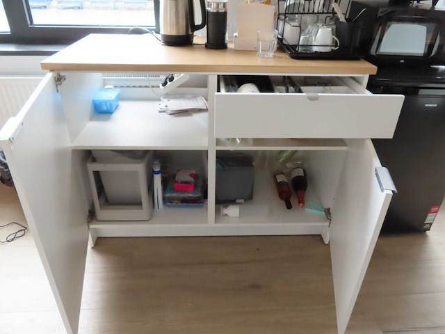 Keukenblok met apparatuur - afbeelding 6 van  6