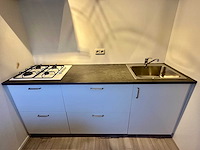 Keukenblok met kooktoestel en spoelbak - afbeelding 1 van  7