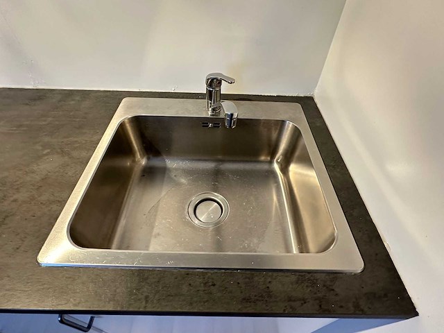 Keukenblok met kooktoestel en spoelbak - afbeelding 4 van  7