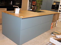 Keukeneiland met luxe inbouwapparatuur. onderdeel van combinatiekavel c009 onderdeel van combinatiekavel combinatiekavel van keukenwandopstelling en keukeneiland met luxe inbouwapparatuur. kavels c008 en c009 - afbeelding 4 van  11