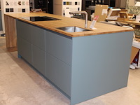 Keukeneiland met luxe inbouwapparatuur. onderdeel van combinatiekavel c009 onderdeel van combinatiekavel combinatiekavel van keukenwandopstelling en keukeneiland met luxe inbouwapparatuur. kavels c008 en c009 - afbeelding 5 van  11