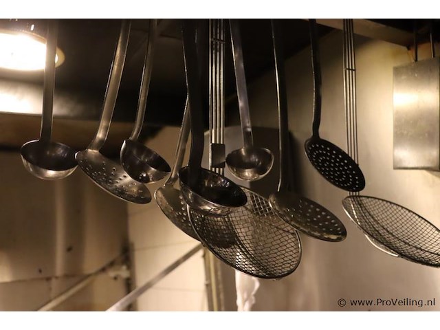 Keukengerei o.a. schuimspanen & soeplepels - afbeelding 2 van  2