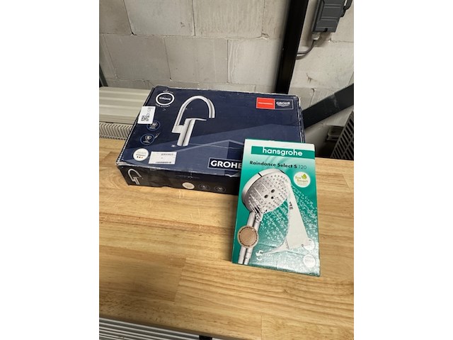 Keukenmengkraan en douchekop, grohe en hansgrohe, eurosmart en raindance select s - afbeelding 1 van  4