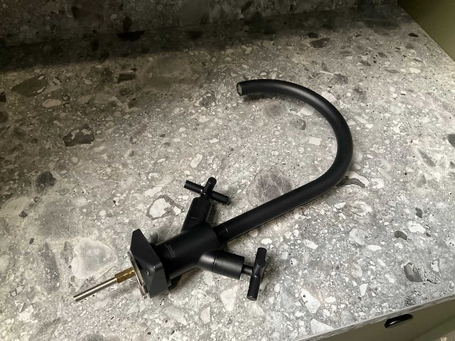 Keukenmengkraan mat black met kruisgreep - afbeelding 3 van  7