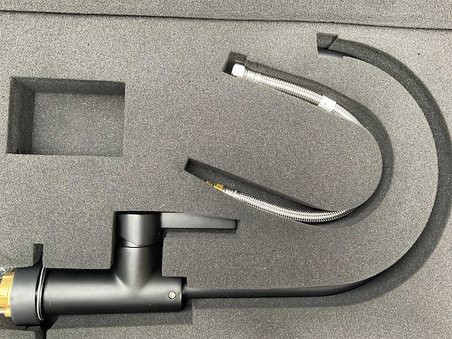 Keukenmengkraan mat zwart met draaibare uitloop - afbeelding 2 van  4