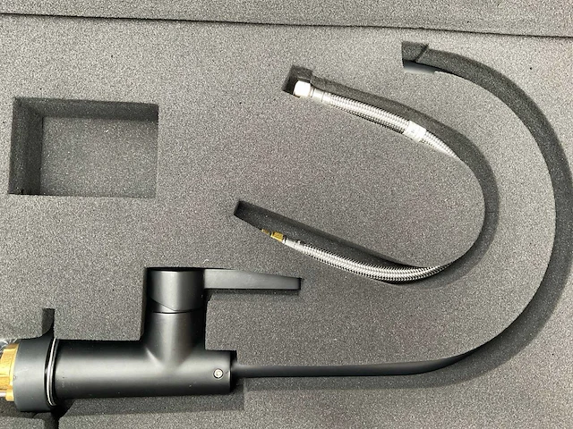 Keukenmengkraan mat zwart met draaibare uitloop - afbeelding 2 van  5