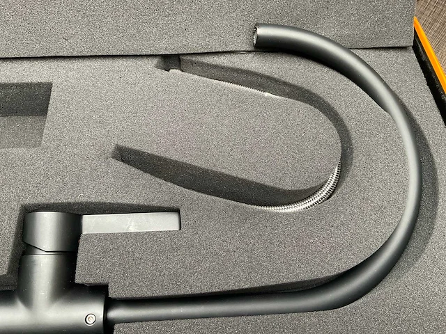 Keukenmengkraan mat zwart met draaibare uitloop - afbeelding 3 van  5
