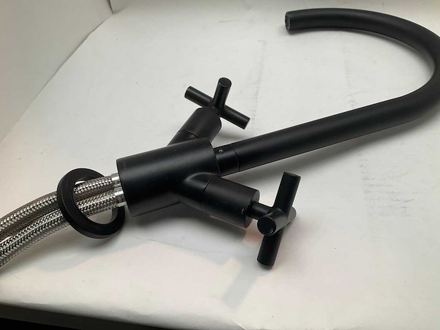 Keukenmengkraan mat zwart tweegreeps met draaibare uitloop - afbeelding 6 van  8