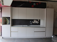 Keukenopstelling nolte met vaatwasmachine en ledverlichting
