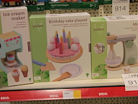 Keukensets joueco w.o. mixer, koffiemachine, ijsmaker en verjaardagstaart, vijf stuks. - afbeelding 2 van  3