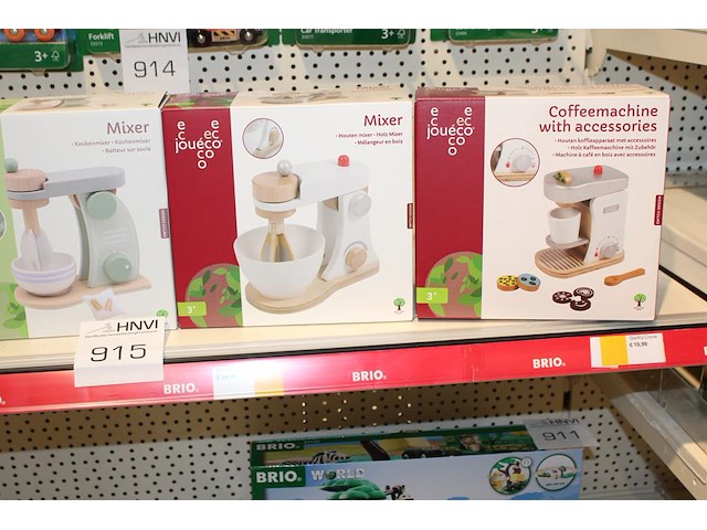 Keukensets joueco w.o. mixer, koffiemachine, ijsmaker en verjaardagstaart, vijf stuks. - afbeelding 3 van  3