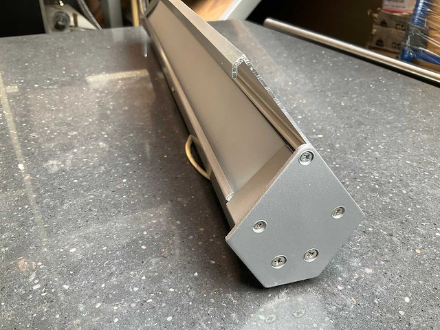 Keukenverlichting aluminium met draaibare lamp - afbeelding 5 van  8