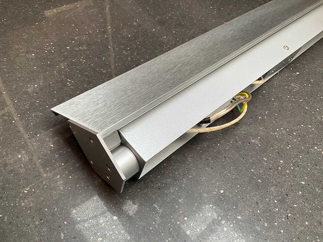 Keukenverlichting aluminium met draaibare lamp - afbeelding 7 van  8