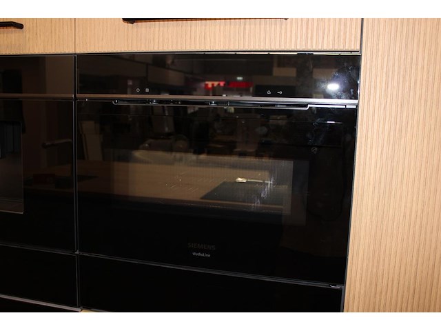 Keukenwandopstelling met luxe inbouwapparatuur. onderdeel van combinatiekavel c009 onderdeel van combinatiekavel combinatiekavel van keukenwandopstelling en keukeneiland met luxe inbouwapparatuur. kavels c008 en c009 - afbeelding 4 van  16