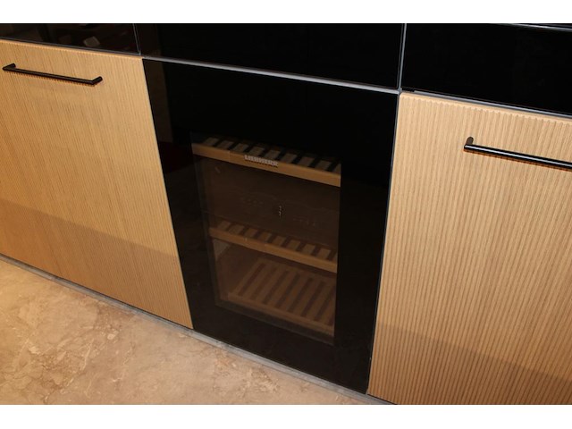Keukenwandopstelling met luxe inbouwapparatuur. onderdeel van combinatiekavel c009 onderdeel van combinatiekavel combinatiekavel van keukenwandopstelling en keukeneiland met luxe inbouwapparatuur. kavels c008 en c009 - afbeelding 7 van  16