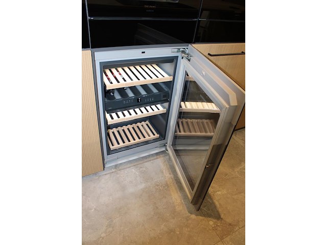 Keukenwandopstelling met luxe inbouwapparatuur. onderdeel van combinatiekavel c009 onderdeel van combinatiekavel combinatiekavel van keukenwandopstelling en keukeneiland met luxe inbouwapparatuur. kavels c008 en c009 - afbeelding 8 van  16