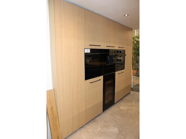 Keukenwandopstelling met luxe inbouwapparatuur. onderdeel van combinatiekavel c009 onderdeel van combinatiekavel combinatiekavel van keukenwandopstelling en keukeneiland met luxe inbouwapparatuur. kavels c008 en c009 - afbeelding 9 van  16