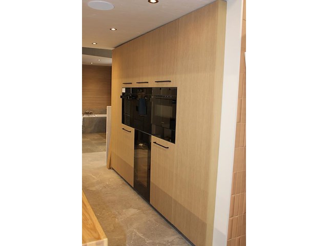 Keukenwandopstelling met luxe inbouwapparatuur. onderdeel van combinatiekavel c009 onderdeel van combinatiekavel combinatiekavel van keukenwandopstelling en keukeneiland met luxe inbouwapparatuur. kavels c008 en c009 - afbeelding 10 van  16