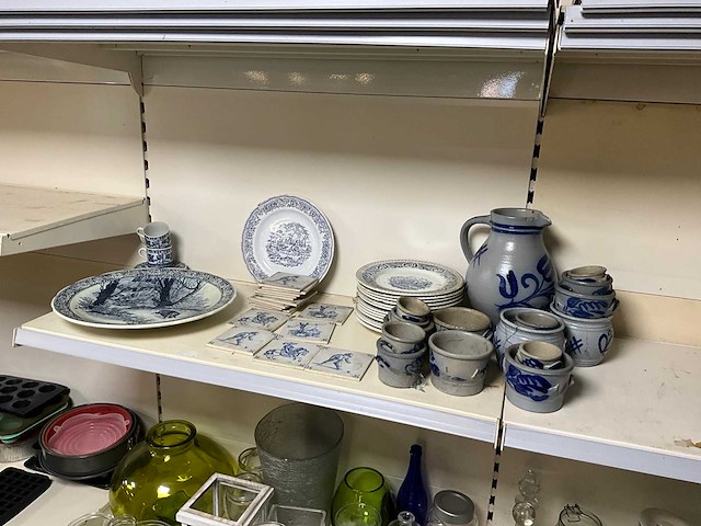 Keulse potten en decoratieborden (52x) - afbeelding 1 van  4