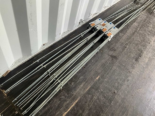 Kfv - skg *.* 710321 - meerpuntsluiting met rolnok - deurbeslag (17x) - afbeelding 1 van  7