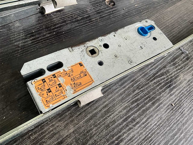 Kfv - skg *.* 710321 - meerpuntsluiting met rolnok - deurbeslag (17x) - afbeelding 2 van  7